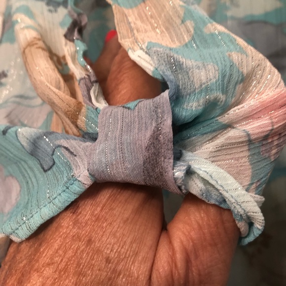 Sara Michelle Light Blue Floral Blouse - Picture 4 of 9